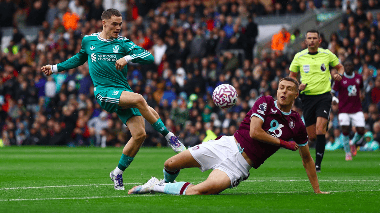 1-0!95分钟绝杀 英超11.2亿豪门11打10险胜升班马 全胜守住榜首 1-0!95分钟绝杀 英超11.2亿豪门11打10险胜升班马 全胜守住榜首