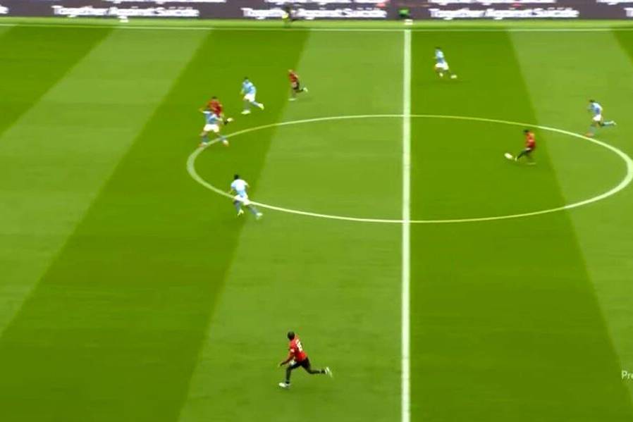 曼联续约低迷魔咒!阿莫林不满4000万边锋表现,业余传球选择被批 曼联续约低迷魔咒!阿莫林不满4000万边锋表现,业余传球选择被批