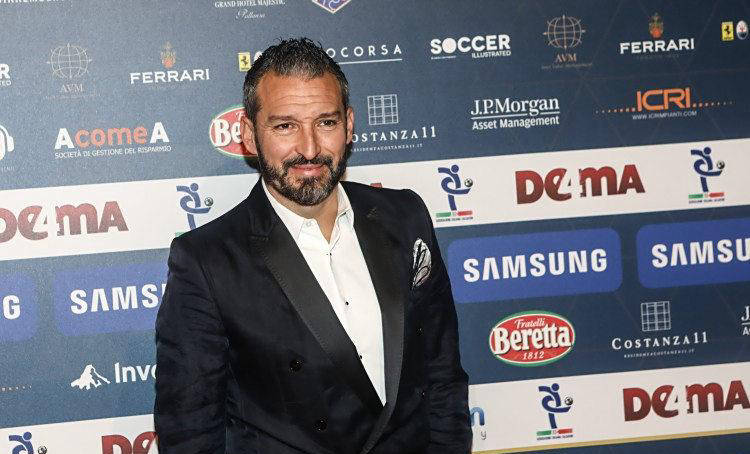 意甲关键战即将打响,魔笛领衔拉比奥特对阵老东家:米兰对尤文胜负难分 意甲关键战即将打响,魔笛领衔拉比奥特对阵老东家:米兰对尤文胜负难分