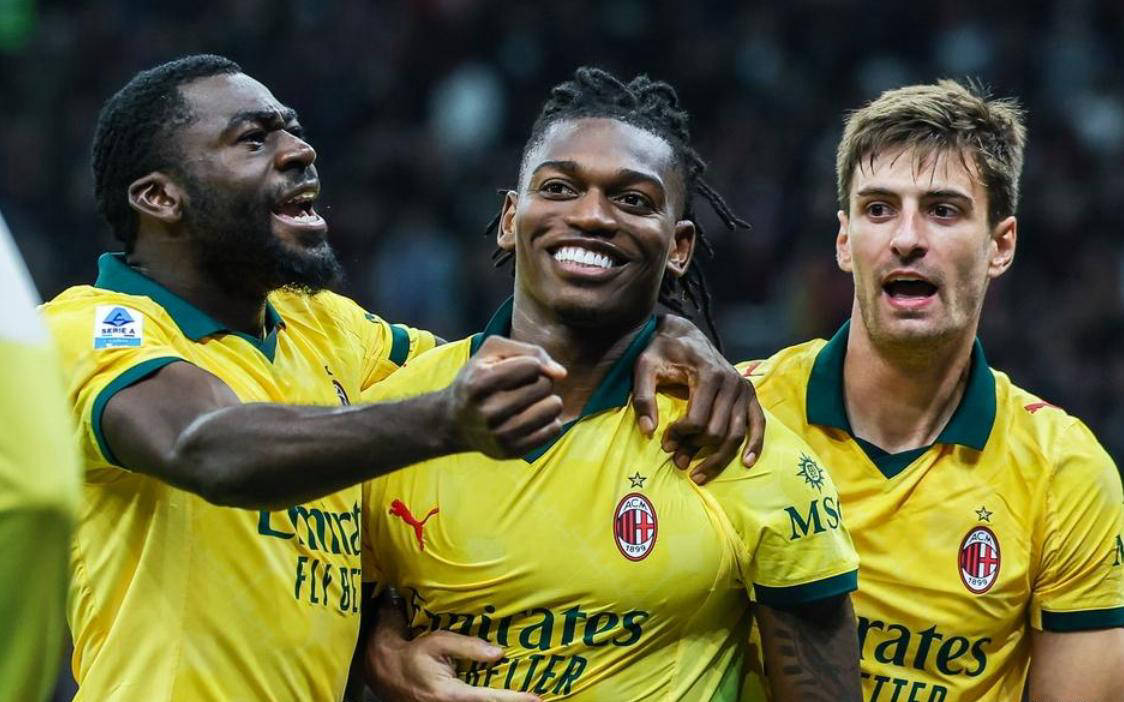 意甲榜首之争激烈,AC米兰逆转佛罗伦萨登顶 意甲榜首之争激烈,AC米兰逆转佛罗伦萨登顶