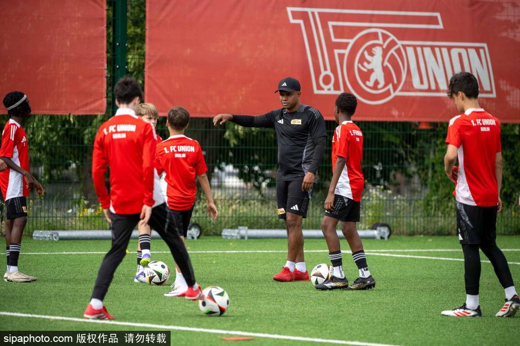 德甲球队柏林联合备战新赛季
        
    德甲球队柏林联合备战新赛季 德甲球队柏林联合备战新赛季
        
    德甲球队柏林联合备战新赛季