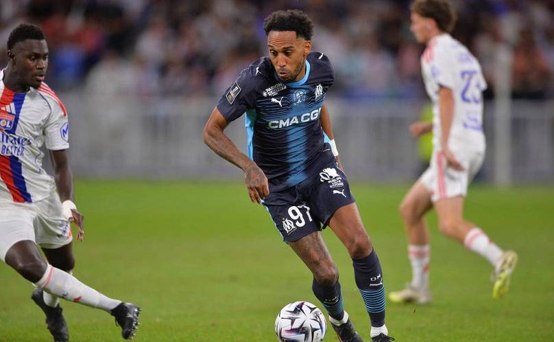 朗斯主场迎战马赛,争夺法甲榜首,主场防守强、反击高效,有望打破马赛不败金身。 朗斯主场迎战马赛,争夺法甲榜首,主场防守强、反击高效,有望打破马赛不败金身。